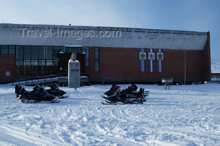 svalbard96: Svalbard - Spitsbergen island - Pyramiden: snowmobiles at the sports center - photo by A.Ferrari - (c) Travel-Images.com - Stock Photography agency - Image Bank