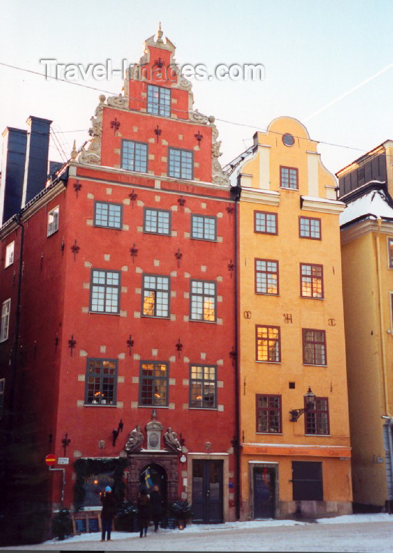sweden26: Sweden - Stockholm: Scandinavian façades on Stortorget - Gamla Stan - Norrmalm (photo by M.Torres) - (c) Travel-Images.com - Stock Photography agency - Image Bank
