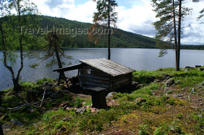 sweden75: Älvdalen, Dalarnas län, Sweden: small wodden cottage by the lake Navarsjö - photo by A.Ferrari - (c) Travel-Images.com - Stock Photography agency - Image Bank