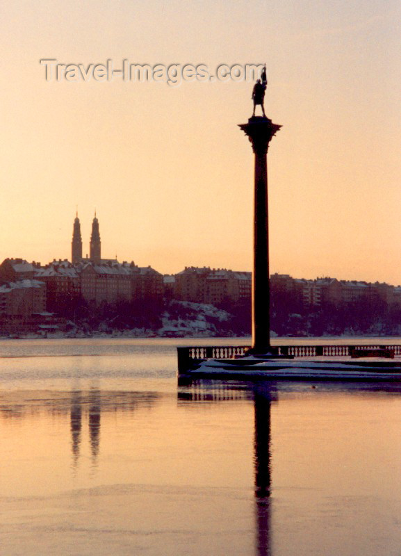 sweden8: Sweden - Stockholm: dusk over the Sodermalm and the Engelbrekt monument (photo by M.Torres) - (c) Travel-Images.com - Stock Photography agency - Image Bank