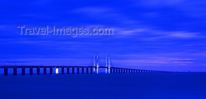 sweden91: Sweden - Malmö: Oresund Bridge - end of the day - Øresundsbron - bridge to Denmark - photo by A.Bartel - (c) Travel-Images.com - Stock Photography agency - Image Bank