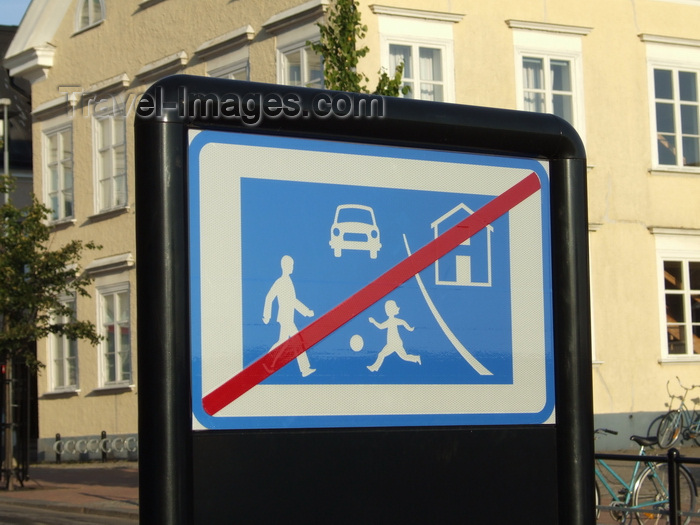 sweden95: Vastervik, Kalmar län, Sweden: no ball games sign - photo by A.Bartel - (c) Travel-Images.com - Stock Photography agency - Image Bank