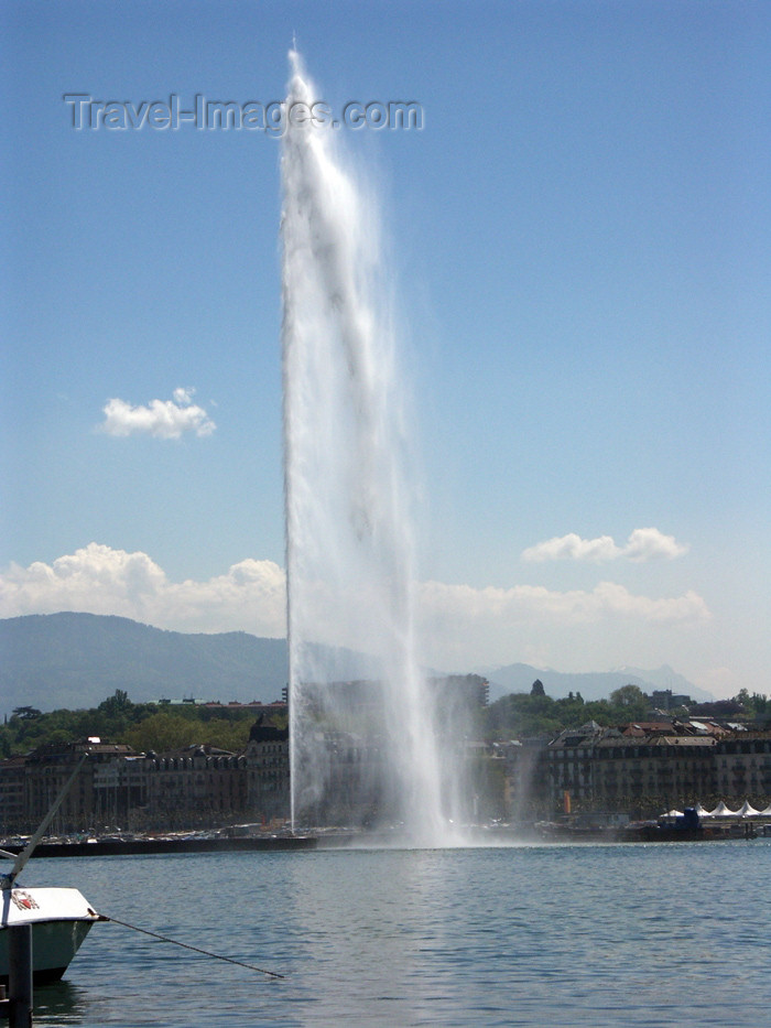 switz147: Switzerland / Suisse / Schweiz / Svizzera - Geneva / Genève / Genf / Ginevra / GVA: water jet / Jet d'eau de Genève - photo by C.Roux - (c) Travel-Images.com - Stock Photography agency - Image Bank