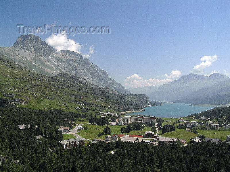 switz319: Switzerland - Maloja / Maloggia - Graubünden / Grigioni canton - view from Belveder Tower down to Silser See and the  Palace-Hotel - Engadine valley  / Maloja und der Silser See vom Belvedere-Turm gesehen - photo by J.Kaman - (c) Travel-Images.com - Stock Photography agency - Image Bank