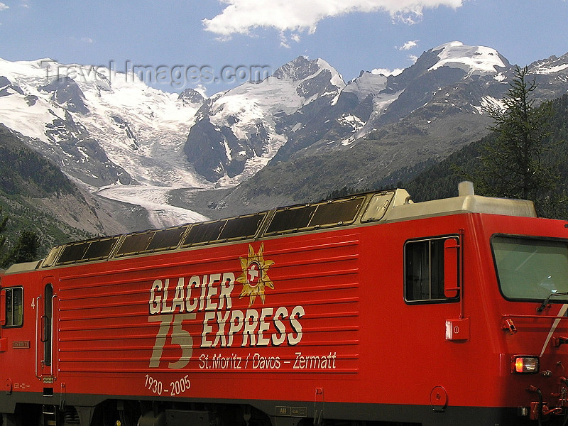 switz334: Switzerland - Graubünden / Grigioni canton - train - Glacier Express - photo by J.Kaman - (c) Travel-Images.com - Stock Photography agency - Image Bank