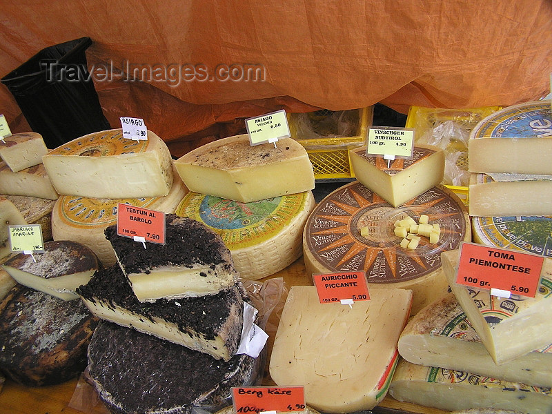 switz357: Switzerland - Luzern / Lucerne: Swiss cheeses / Schweizer Käse / Fromages suisses - photo by J.Kaman - (c) Travel-Images.com - Stock Photography agency - Image Bank