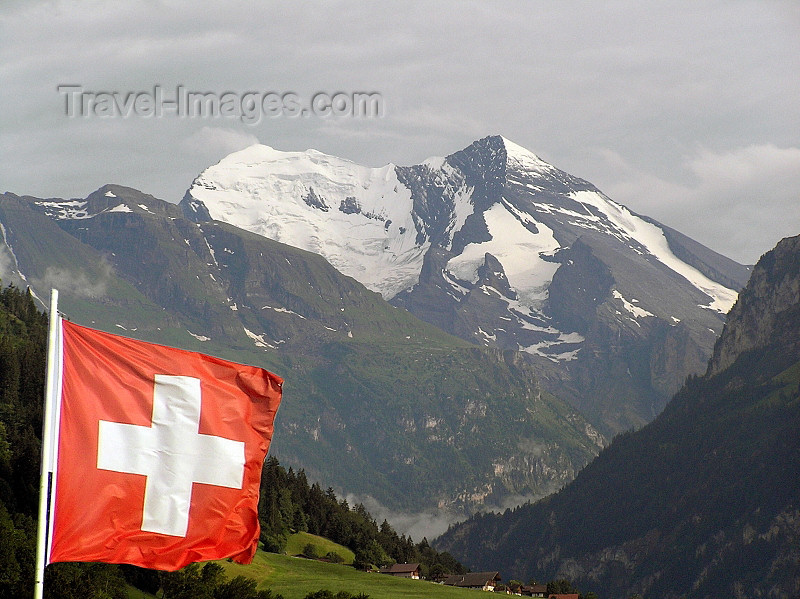 switz380: Switzerland - Bernese Alps - Swiss flag against the mountains - Drapeau de la Suisse et montagnes - Flagge der Schweiz - photo by J.Kaman - (c) Travel-Images.com - Stock Photography agency - Image Bank