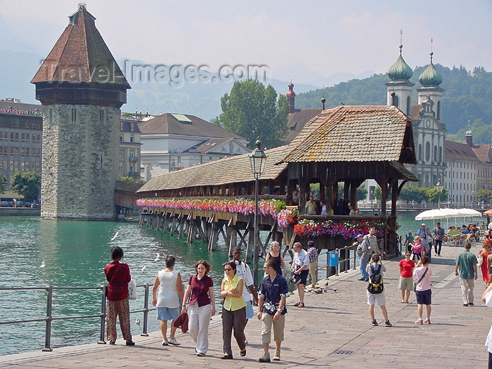 switz58: Switzerland / Suisse / Schweiz / Svizzera - Luzern / Lucerne / Lucerna (Luzern canton / Urschweiz: covered bridge  - Kappelbrucke - Lake of the four cantons - Veirwaldstatter See - Rathausquai (photo by Christian Roux) - (c) Travel-Images.com - Stock Photography agency - Image Bank