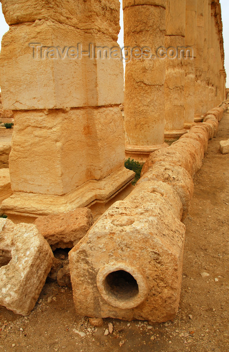 syria17: Palmyra / Tadmor, Homs governorate, Syria: Roman pipes - photo by M.Torres / Travel-Images.com - (c) Travel-Images.com - Stock Photography agency - Image Bank