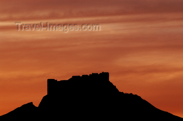 syria174: Palmyra, Syria, Near East: Qala'at ibn Maan castle -  qala ay ibn maan - dusk - fortress silhouette - red sky - photo by J.Wreford - (c) Travel-Images.com - Stock Photography agency - Image Bank