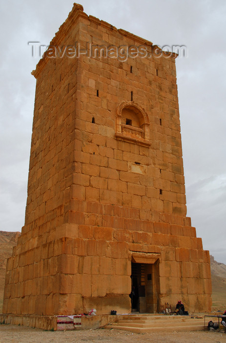 syria227: Palmyra / Tadmor, Homs governorate, Syria: funerary tower - photo by M.Torres / Travel-Images.com - (c) Travel-Images.com - Stock Photography agency - Image Bank