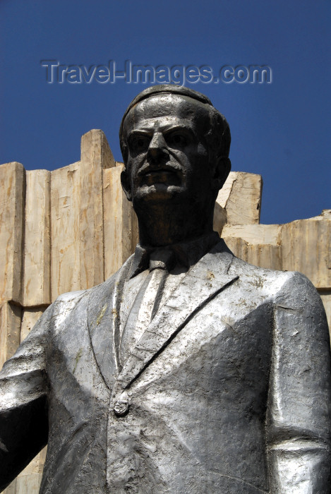 syria372: Damascus, Syria: Hafez al Assad statue - close - Salhiya - photographer: M.Torres / Travel-Images.com - (c) Travel-Images.com - Stock Photography agency - Image Bank