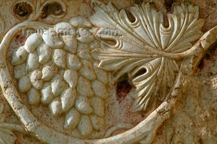 syria38: Syria - Palmyra / Tadmor / PMS: Temple of Bel - releif - grapes - photo by J.Wreford - (c) Travel-Images.com - Stock Photography agency - Image Bank