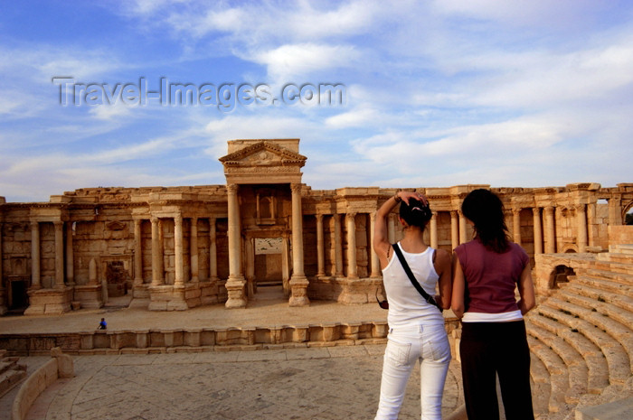 syria39: Syria - Palmyra: tourists at the Theatre - photo by J.Wreford - (c) Travel-Images.com - Stock Photography agency - Image Bank