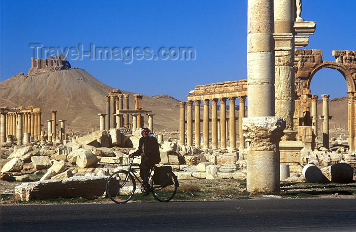 syria42: Syria - Palmyra: cycling by the monumental arch (photo by J.Wreford) - (c) Travel-Images.com - Stock Photography agency - Image Bank