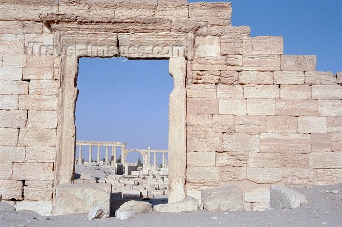 syria79: Palmyra / Tadmor / PMS: a rare wall (photo by J.Kaman) - (c) Travel-Images.com - Stock Photography agency - Image Bank