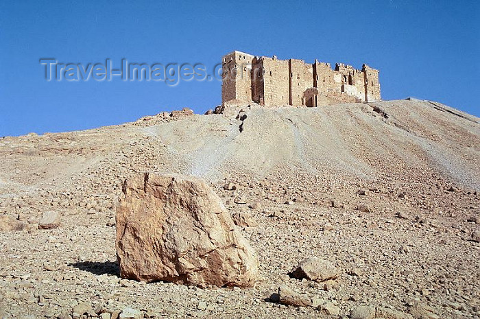 syria80: Syria - Palmyra: climbing to Qala'at ibn Maan castle - photo by J.Kaman - (c) Travel-Images.com - Stock Photography agency - Image Bank