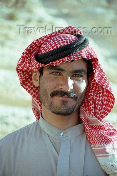 syria83: Palmyra, Syria: Arab man with Shemagh head scarf - photo by J.Kaman - (c) Travel-Images.com - Stock Photography agency - Image Bank