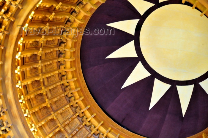 taiwan1: Taipei, Taiwan: dome of Chiang Kai-shek's Memorial Hall - emblem of the Republic of China and the Kuomintang (KMT) - Blue Sky with a White Sun - photo by M.Torres - (c) Travel-Images.com - Stock Photography agency - Image Bank