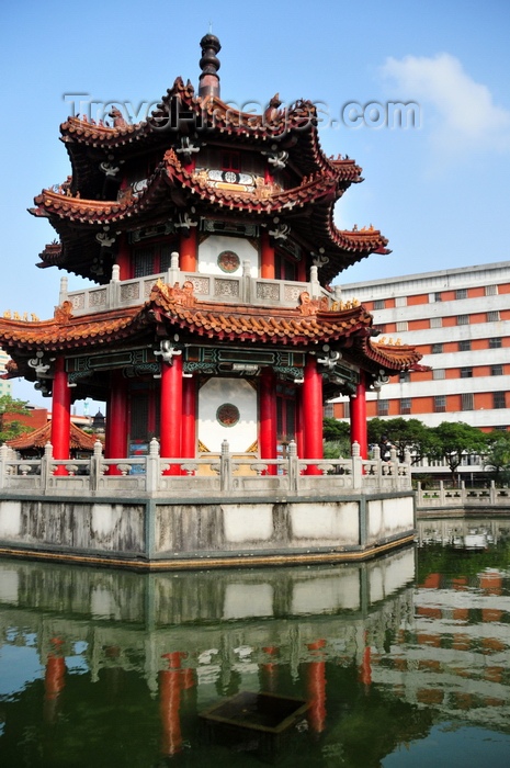 taiwan25: Taipei, Taiwan: Ting Hang Court, Chinese pavilion dedicated to President Sun Yat-sen - 228 Peace Memorial Park - photo by M.Torres - (c) Travel-Images.com - Stock Photography agency - Image Bank