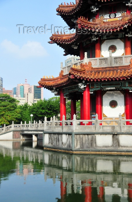 taiwan26: Taipei, Taiwan: Ting Hang Court, Chinese pavilion with pond and bridge, dedicated to President Sun Yat-sen - 228 Peace Memorial Park - photo by M.Torres - (c) Travel-Images.com - Stock Photography agency - Image Bank