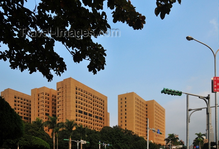 taiwan30: Taipei, Taiwan: National Taiwan University College of Medicine - view along Ren'ai Road - photo by M.Torres - (c) Travel-Images.com - Stock Photography agency - Image Bank