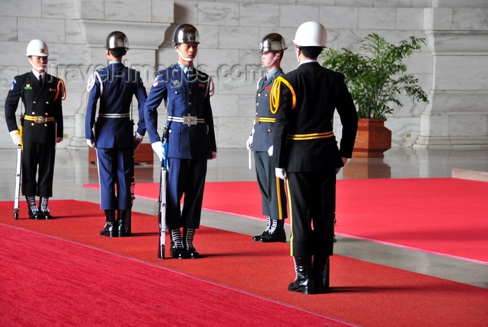taiwan5: Taipei, Taiwan: change of the guard at Chiang Kai-shek Memorial Hall - Navy, Army and Air Force soldiers - photo by M.Torres - (c) Travel-Images.com - Stock Photography agency - Image Bank