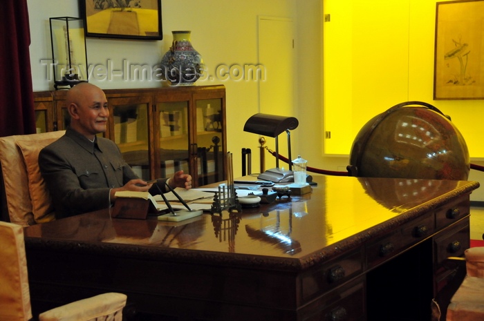 taiwan8: Taipei, Taiwan: Chiang Kai-shek's office, with a wax sculpture of the former president of the Republic of China and leader of the Kuomintang - CSK Memorial Hall - photo by M.Torres - (c) Travel-Images.com - Stock Photography agency - Image Bank