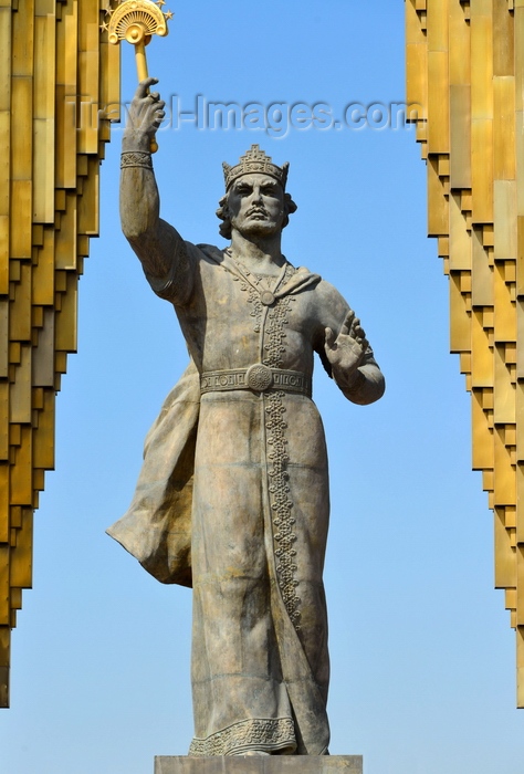 tajikistan46: Dushanbe, Tajikistan: Ismoil Somoni monument on Dusti square, aka Isma'il ibn Ahmad - son of the ruler of Ferghana and Samarkand, he built the Samanid Empire - photo by M.Torres - (c) Travel-Images.com - Stock Photography agency - Image Bank