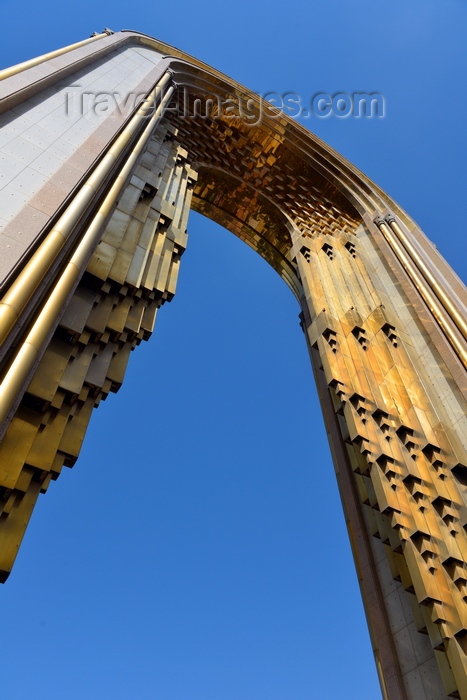 tajikistan48: Dushanbe, Tajikistan: arch of Ismoil Somoni monument seen from below - Dusti square - photo by M.Torres - (c) Travel-Images.com - Stock Photography agency - Image Bank