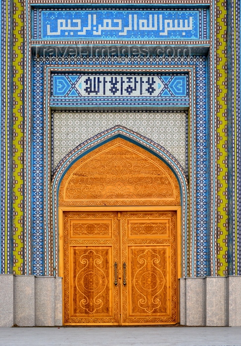 tajikistan69: Dushanbe, Tajikistan: Haji Yakoub Mosque - carved wooden doors and ornate tiles - central mosque of Dushanbe - photo by M.Torres - (c) Travel-Images.com - Stock Photography agency - Image Bank
