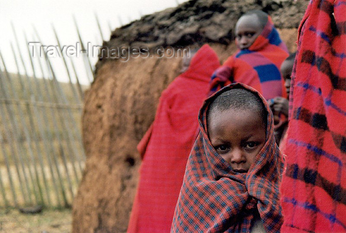 tanzania1: Tanzania - Tanganyika - Ngorongoro area: people in red - Masai village - Unesco world heritage site - photo by N.Cabana - (c) Travel-Images.com - Stock Photography agency - Image Bank