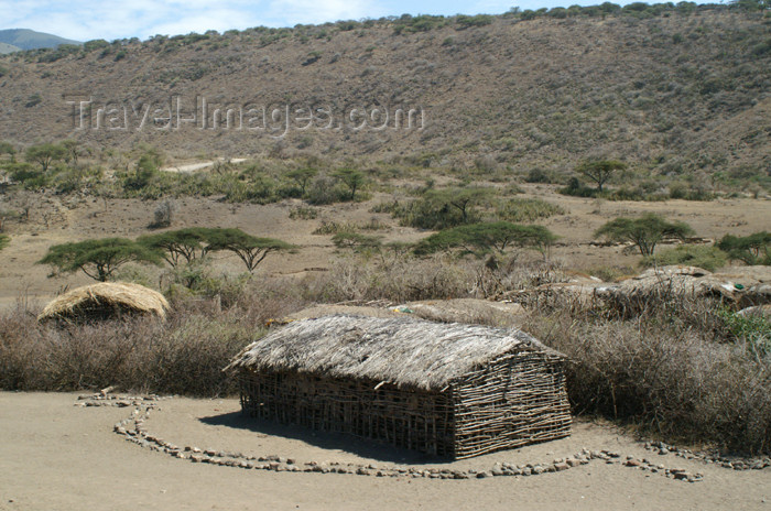 tanzania133: Tanzania - A Masai village near Ngorongoro Crater - photo by A.Ferrari - (c) Travel-Images.com - Stock Photography agency - Image Bank