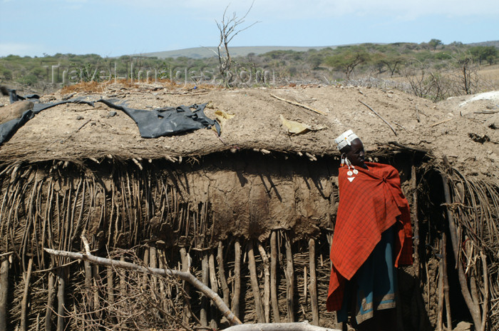 tanzania139: Tanzania - mud house in a Masai village near Ngorongoro Crater - photo by A.Ferrari - (c) Travel-Images.com - Stock Photography agency - Image Bank