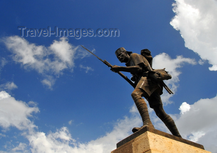 tanzania14: Dar es Salaam, Tanzania: Askari Monument - round-about at the instersection of Azikiwe Street and Samora Avenue - photo by M.Torres - (c) Travel-Images.com - Stock Photography agency - Image Bank