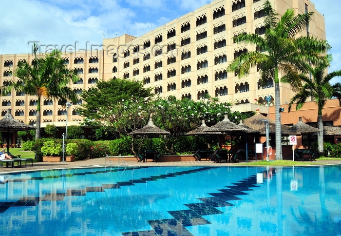 tanzania219: Dar es Salaam, Tanzania: Mövenpick Hotel - pool view - Ohio Street - photo by M.Torres - (c) Travel-Images.com - Stock Photography agency - Image Bank