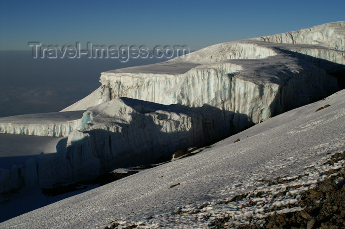 tanzania77: Tanzania - Kilimanjaro NP: Marangu Route - day 5 - Mount Kilimanjaro, the Kibo glacier on the way up to Uhuru peak - photo by A.Ferrari - (c) Travel-Images.com - Stock Photography agency - Image Bank