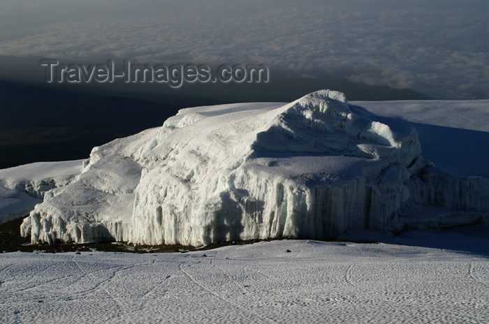 tanzania78: Tanzania - Kilimanjaro NP: Marangu Route - day 5 - Mount Kilimanjaro, the Kibo glacier on the way up to Uhuru peak - photo by A.Ferrari - (c) Travel-Images.com - Stock Photography agency - Image Bank