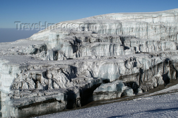 tanzania81: Tanzania - Kilimanjaro NP: Marangu Route - day 5 - Mount Kilimanjaro, the Kibo glacier on the way up to Uhuru peak - photo by A.Ferrari - (c) Travel-Images.com - Stock Photography agency - Image Bank