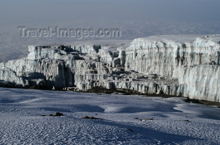 tanzania82: Tanzania - Kilimanjaro NP: Marangu Route - day 5 - Mount Kilimanjaro, the Kibo glacier on the way up to Uhuru peak - photo by A.Ferrari - (c) Travel-Images.com - Stock Photography agency - Image Bank