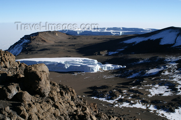 tanzania87: Tanzania - Kilimanjaro NP: Marangu Route - day 5 - Mount Kilimanjaro, looking into the Kibo crater from Uhuru Peak - photo by A.Ferrari - (c) Travel-Images.com - Stock Photography agency - Image Bank