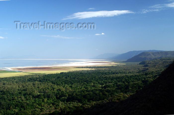 tanzania90: Tanzania - View over Lake Manyara - photo by A.Ferrari - (c) Travel-Images.com - Stock Photography agency - Image Bank