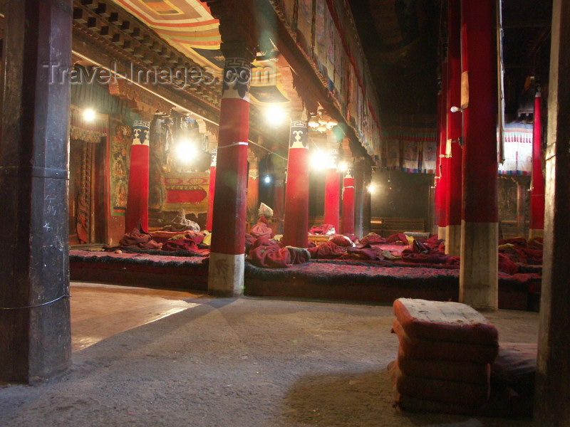 tibet1: Tibet - Gyantse: Palkhor monastery - prayer hall - photo by P.Artus - (c) Travel-Images.com - Stock Photography agency - Image Bank