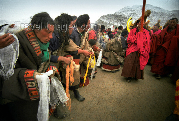 tibet104: Tibet - pilgrims worshipping - monks procession - photo by Y.Xu - (c) Travel-Images.com - Stock Photography agency - Image Bank