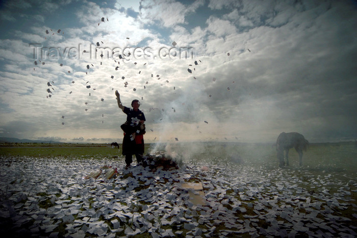 tibet105: Tibet - prayers in the air - photo by Y.Xu - (c) Travel-Images.com - Stock Photography agency - Image Bank