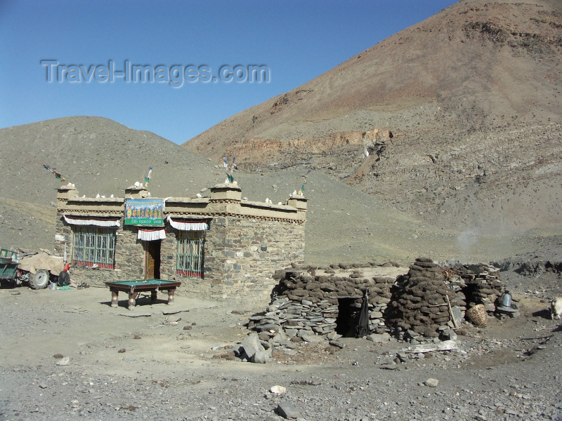 tibet25: Tibet - Gyantse: shop - photo by P.Artus - (c) Travel-Images.com - Stock Photography agency - Image Bank