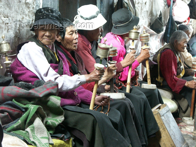 tibet26: Tibet - Lhasa: women with prayer-wheels - photo by P.Artus - (c) Travel-Images.com - Stock Photography agency - Image Bank