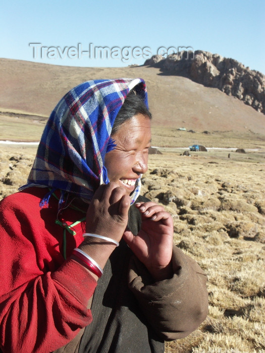 tibet34: Tibet - Lake Namtso: woman with headscarf - photo by P.Artus - (c) Travel-Images.com - Stock Photography agency - Image Bank