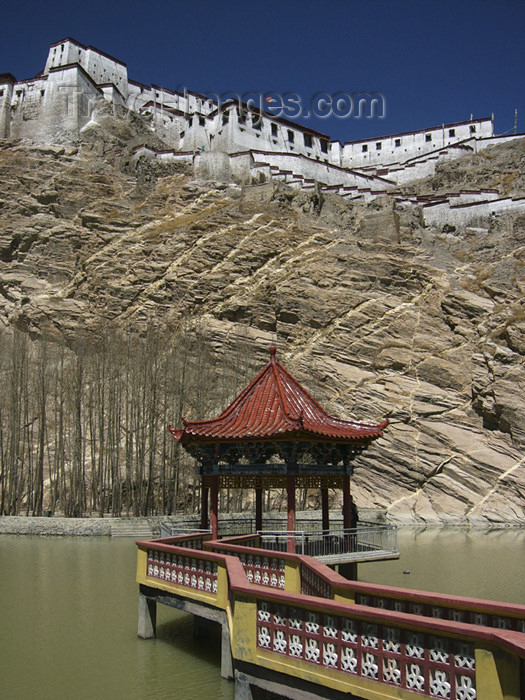 tibet40: Tibet - Gyantse: gazebo / mirador under the fortress - photo by M.Samper - (c) Travel-Images.com - Stock Photography agency - Image Bank