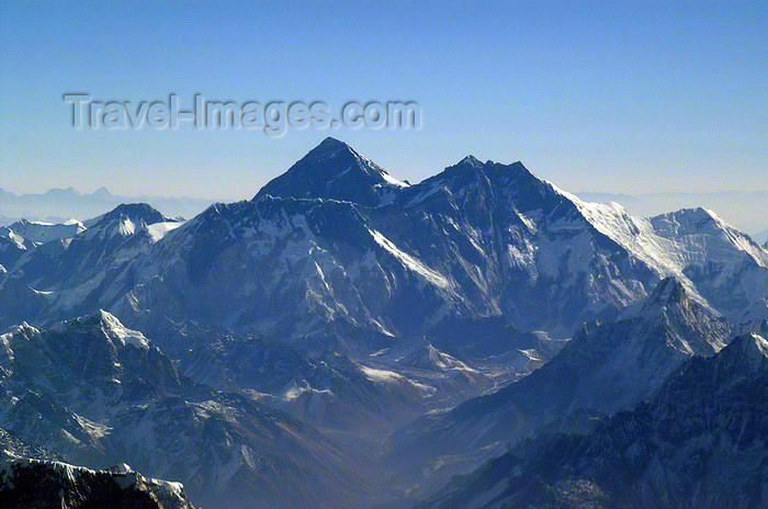 tibet69: Tibet - Mount Everest, seen from the flight between Delhi and Paro in Bhutan - Tibet - Nepal border - Himalayas - photo by A.Ferrari - (c) Travel-Images.com - Stock Photography agency - Image Bank